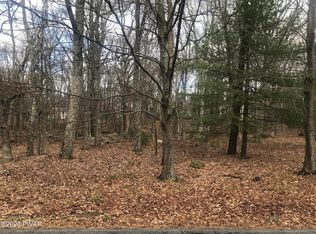 513 Maple Ridge Dr, Hawley, PA 18428