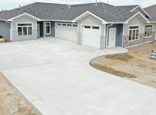 1002 Collective Ln, Bismarck, ND 58503