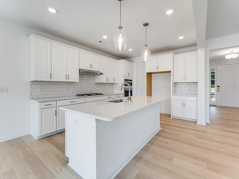 136 Glenn Dr — Photo 6