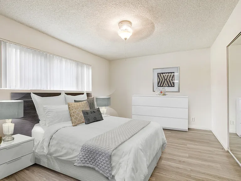 Woodman Apartments — Photo 31