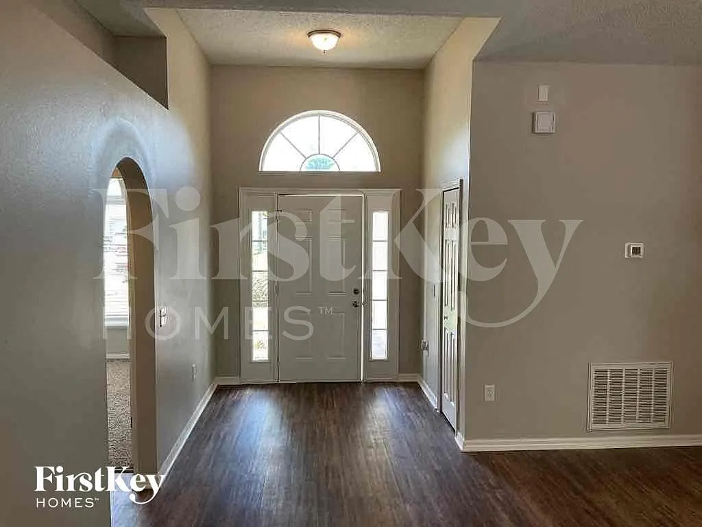 3 bed, 2.0 bath, 1632 sqft, $2,085 — Photo 2