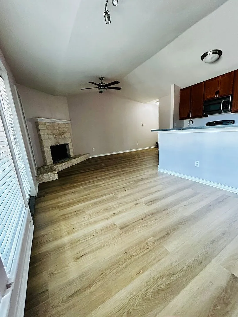 Spacious 1 Bedroom Condo in the NW Hills — Photo 3