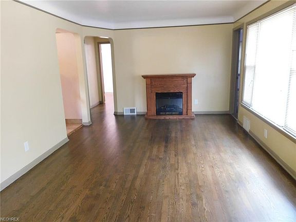 5th image of 10167 Colfax Ave