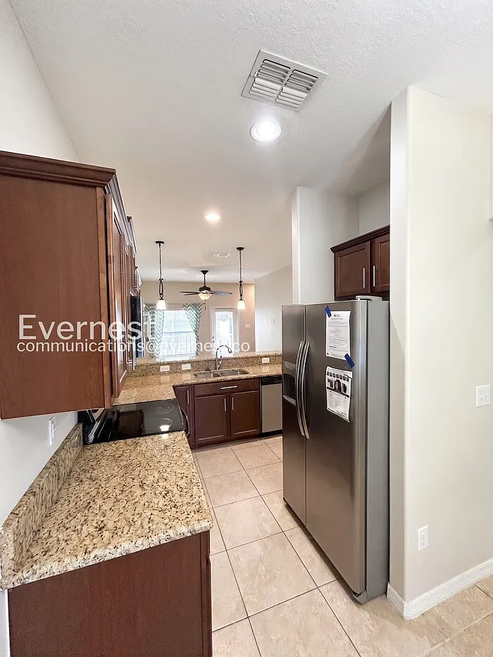 2 bed, 2.5 bath, 1088 sqft, $1,695 — Photo 3