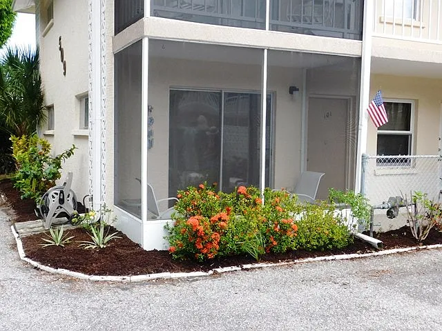 End Unit with Lanai