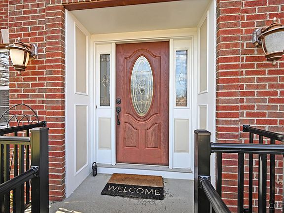 4th image of 1090 Ridgepointe Dr