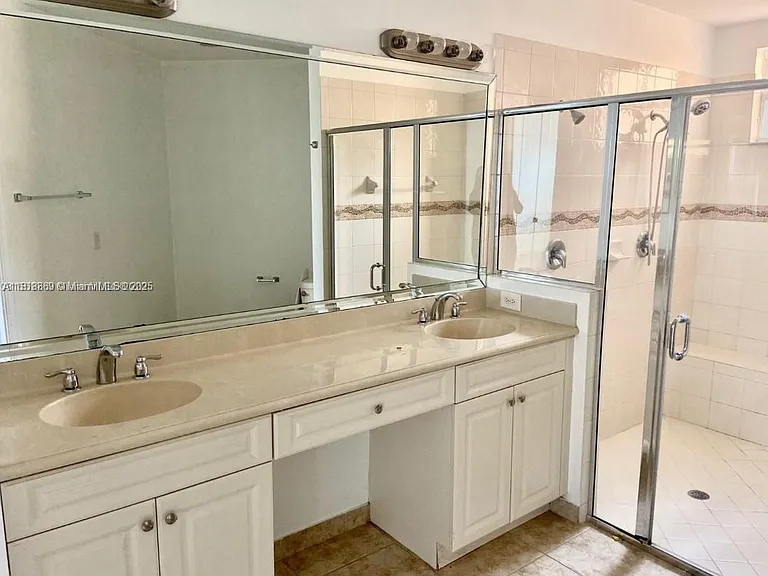8231 NW 127th Ln — Photo 12