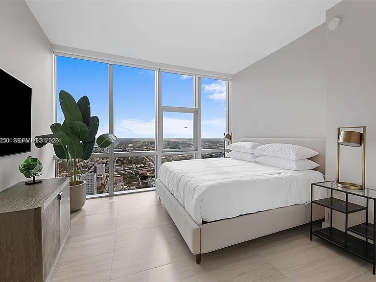 851 NE 1st Ave #Penthouse 4912 — Photo 14