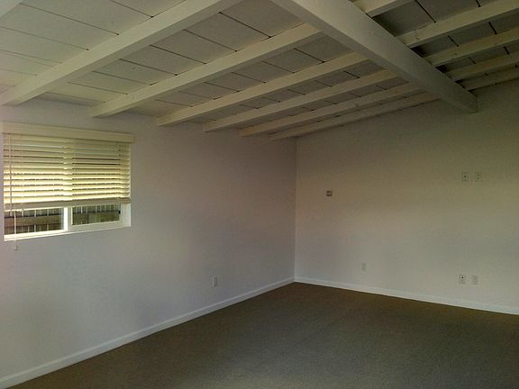 Spacious living room - light and bright