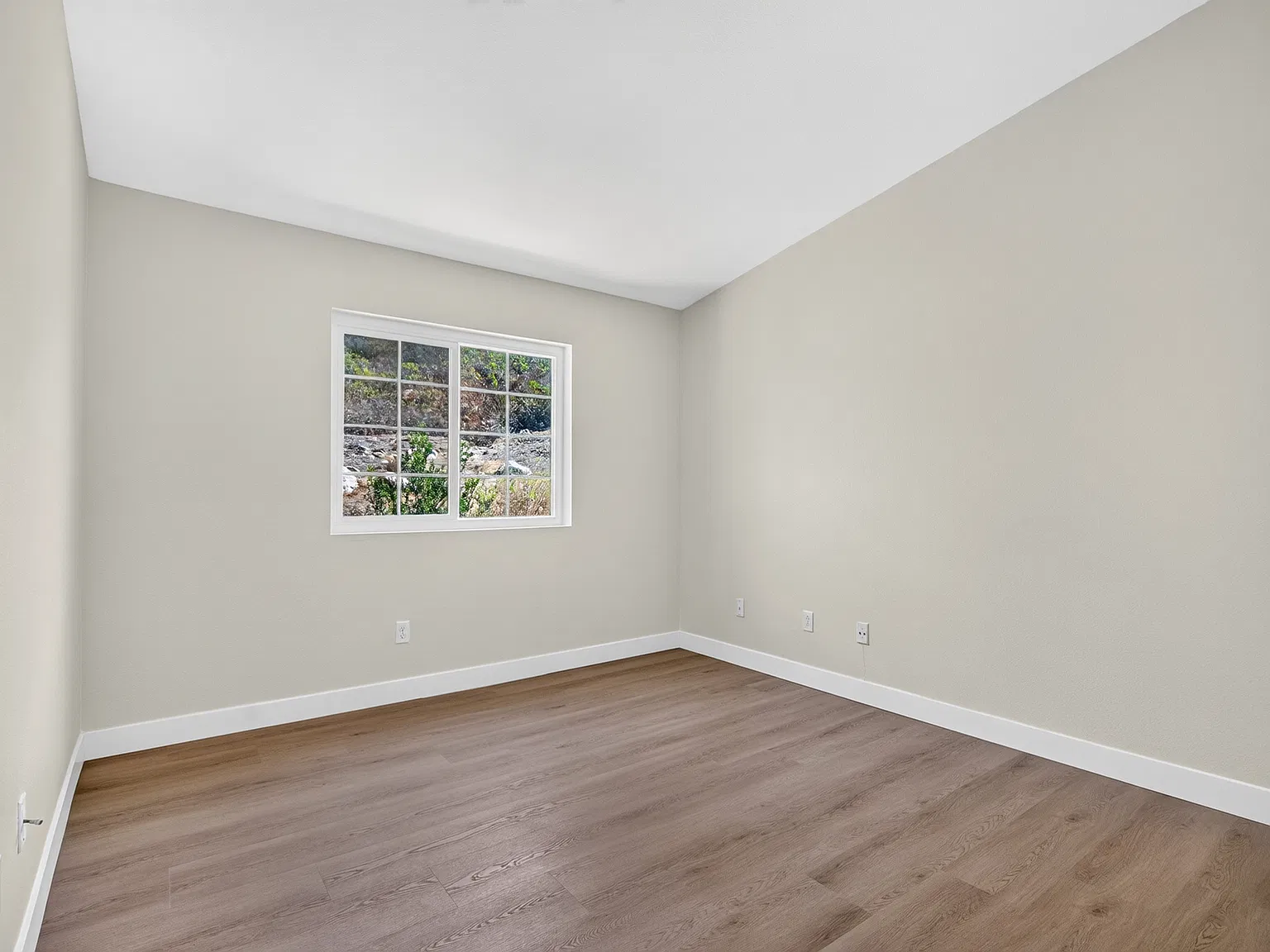 2 bed, 899 sqft, $2,999 — Photo 4