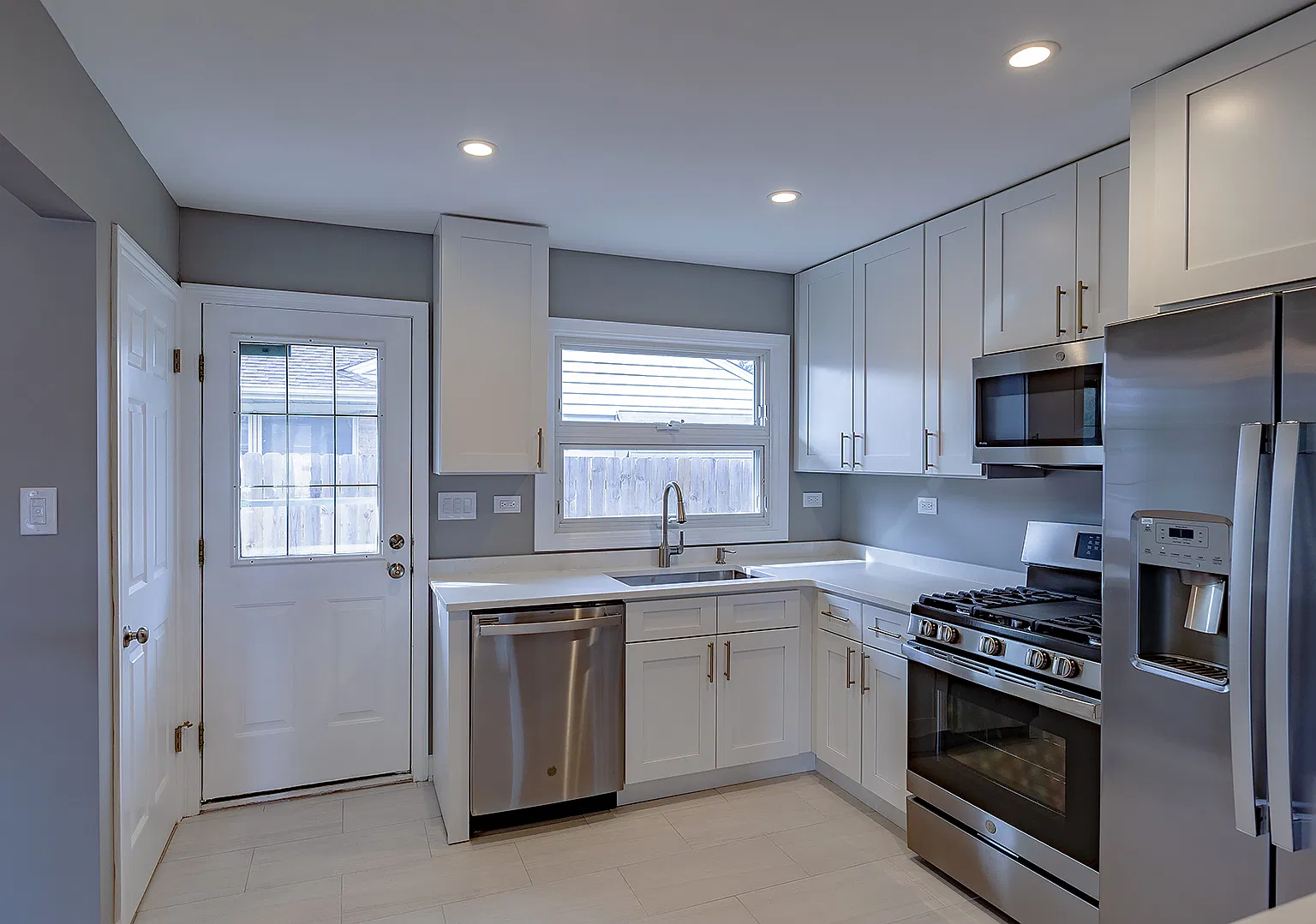 3 bed, 1068 sqft, $3,000 — Photo 3