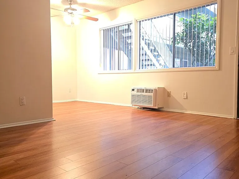120 - 801 E Palmer Ave — Photo 13