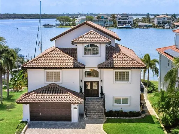 876 Bay Point Dr, Madeira Beach, FL 33708