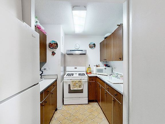 5th image of 100 Beekman St APT 16B