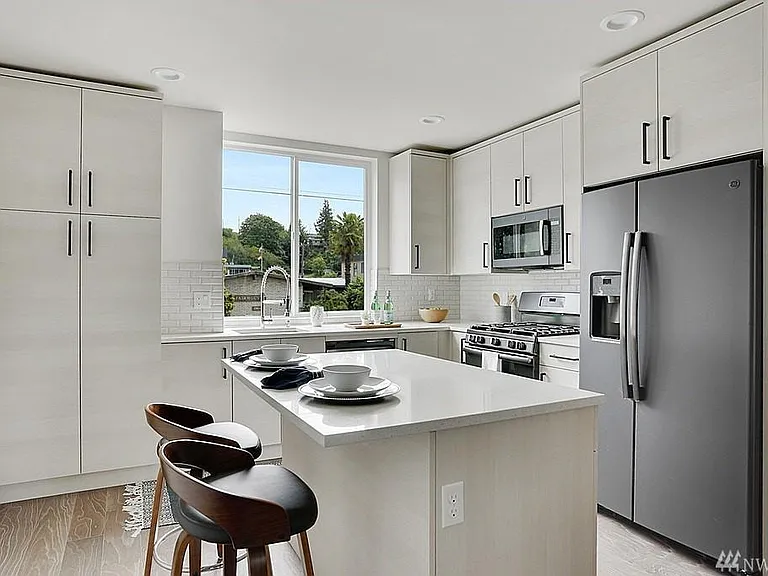 5447 Fauntleroy Way SW #A — Photo 2