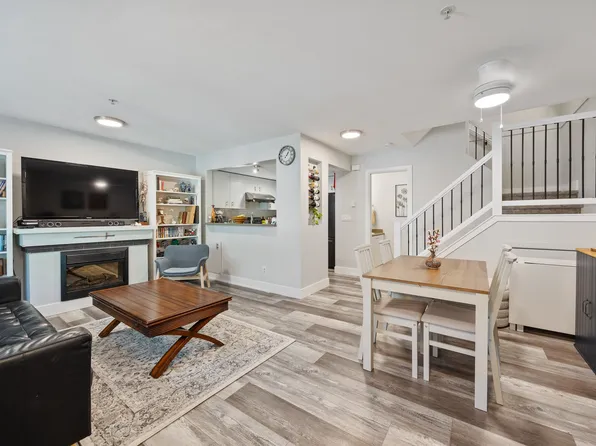 7428 Southwynde Ave #10, Burnaby, BC V3N 0A1