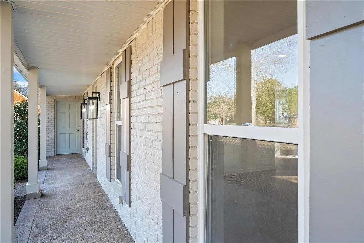 4 bed, 3.0 bath, 2274 sqft, $3,400 — Photo 2