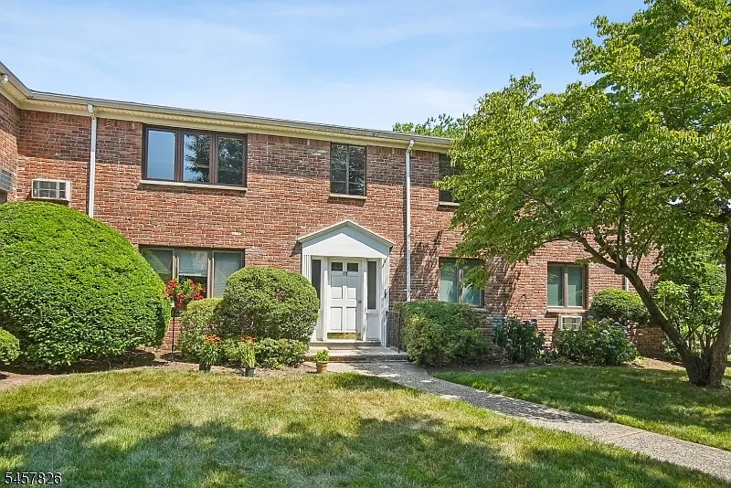 93D Troy Dr #D
