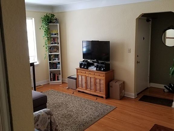 2nd image of 2112 Pleasant Ave APT 211