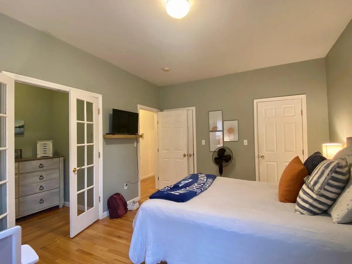 Building Photo - 15 Aspinwall Ave #1