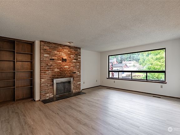 4th image of 10912 151st Street E