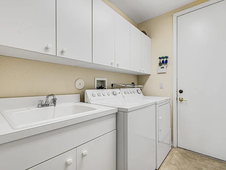 4600 Mariners Cove Dr — Photo 24