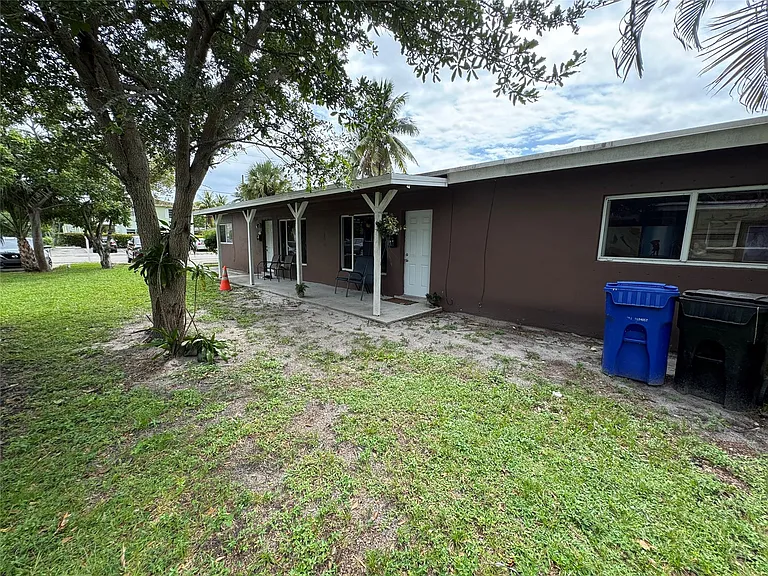 913 SW 15th Ter #1 — Photo 15