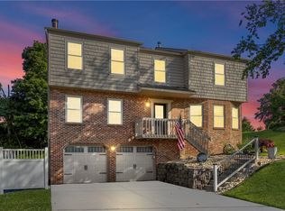 110 Bertley Ridge Dr, Coraopolis, PA 15108