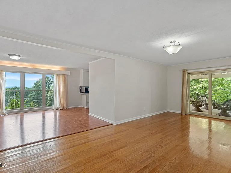 1220 Romans Dr — Photo 10