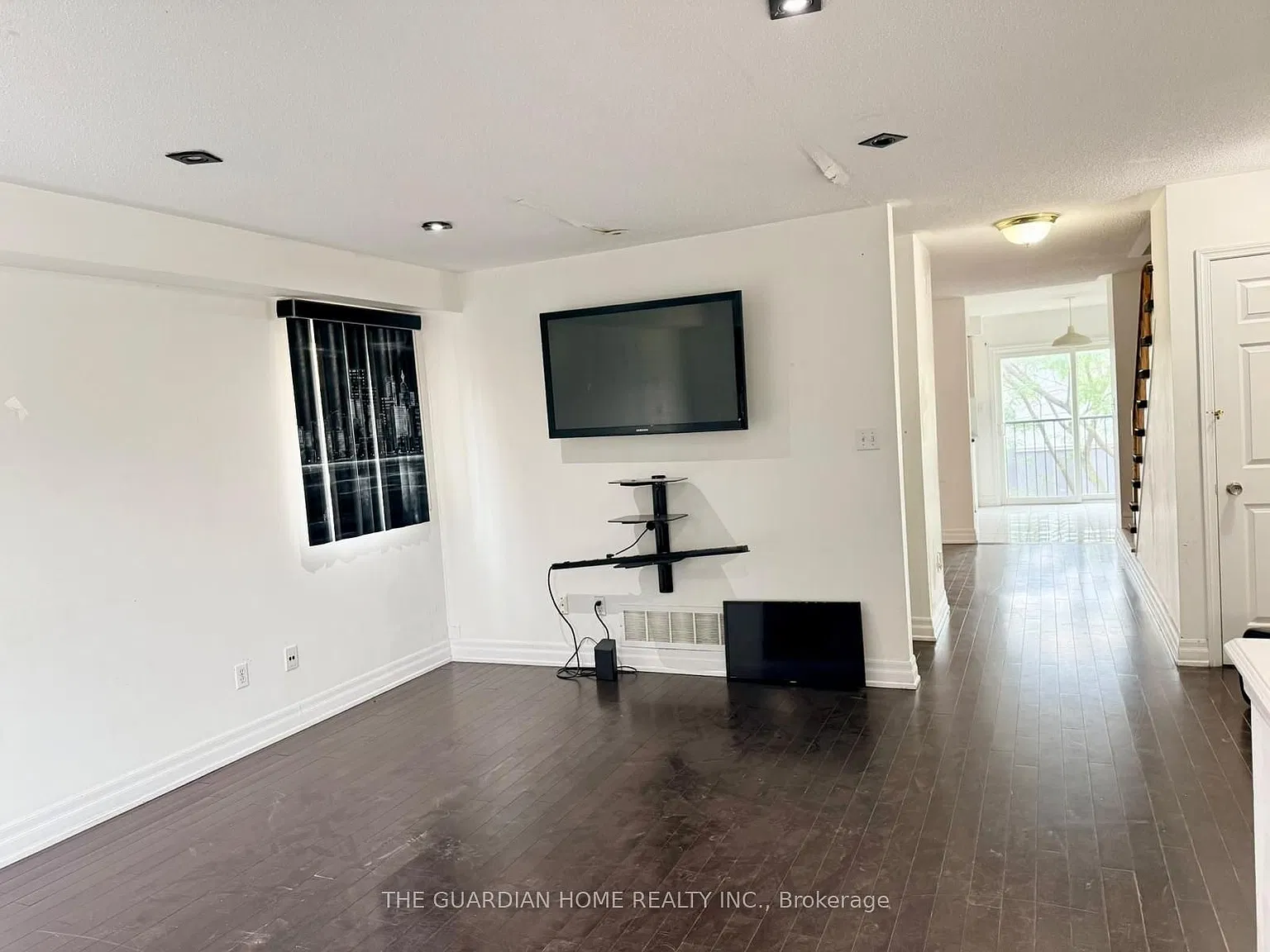 4 bed, $3,200 — Photo 2