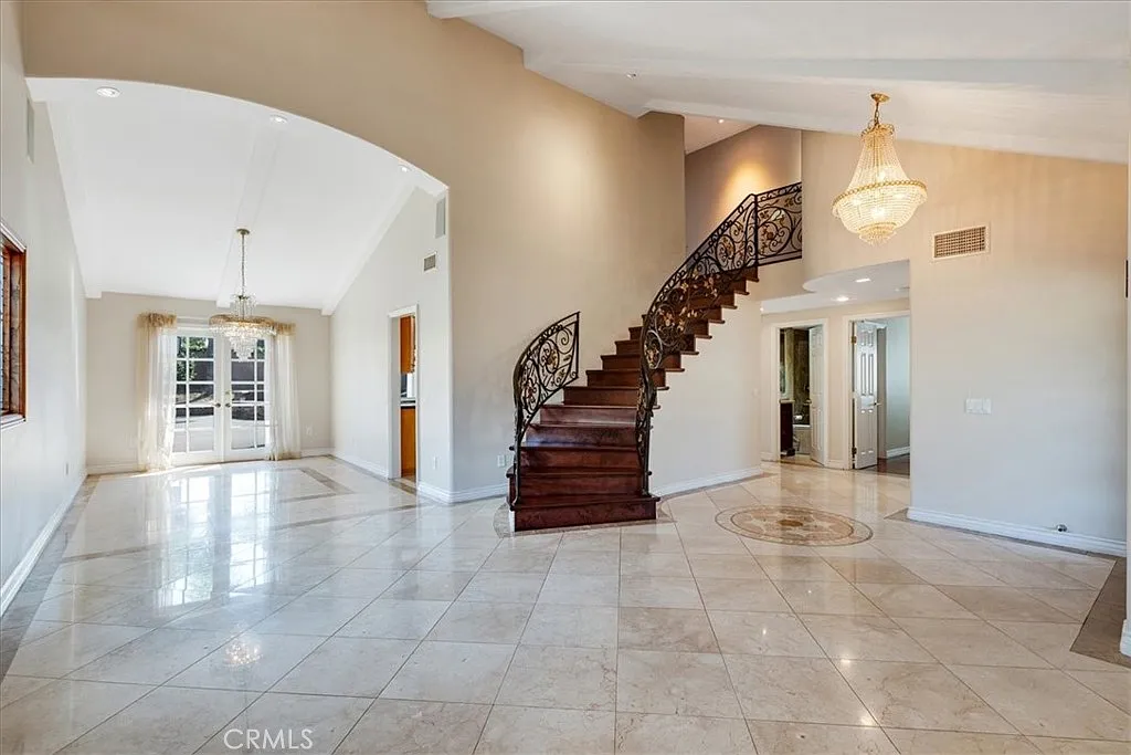 4 bed, 2166 sqft, $5,700 — Photo 3