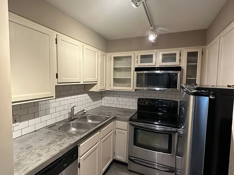 109 N Main St #702 — Photo 9