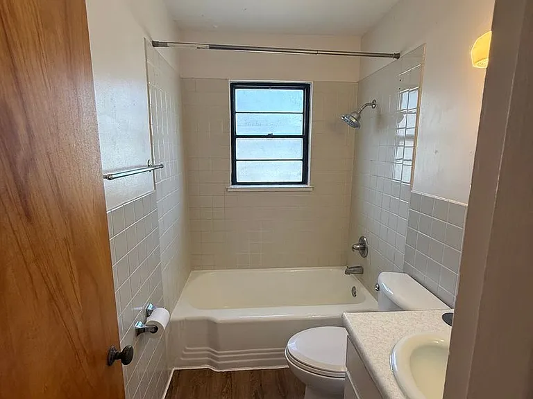 305 W 26th St — Photo 8