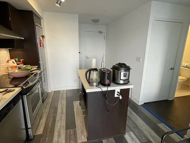 58 Orchard View Blvd #1001 — Photo 5