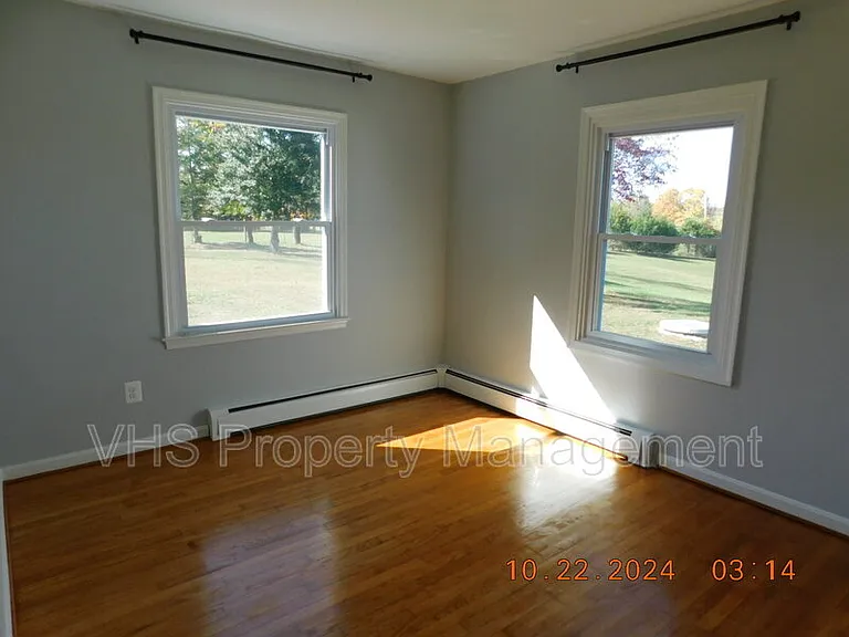 13341 Latham Ln — Photo 8