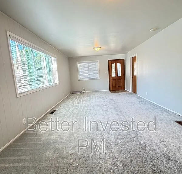 204 N Main St — Photo 3