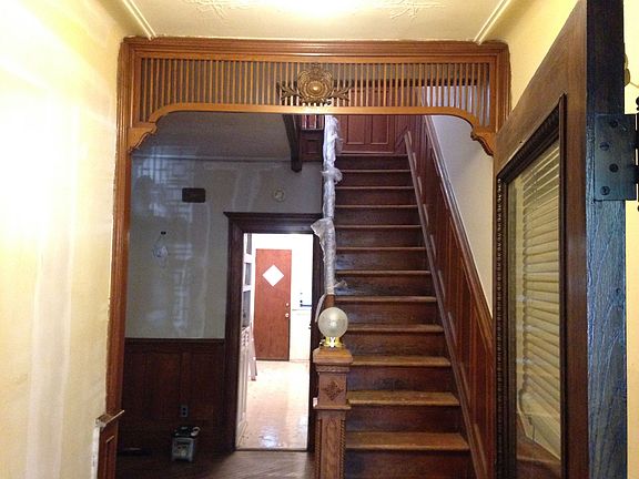 3rd image of 376 E 25th St