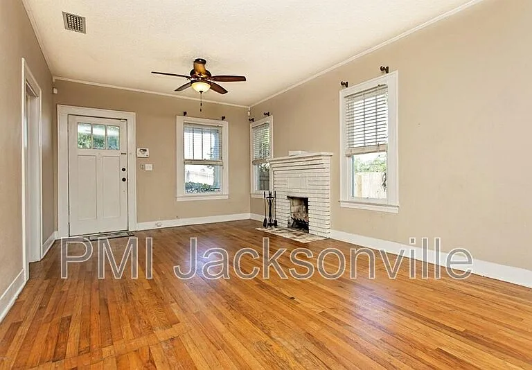 1211 Hollywood Ave — Photo 4