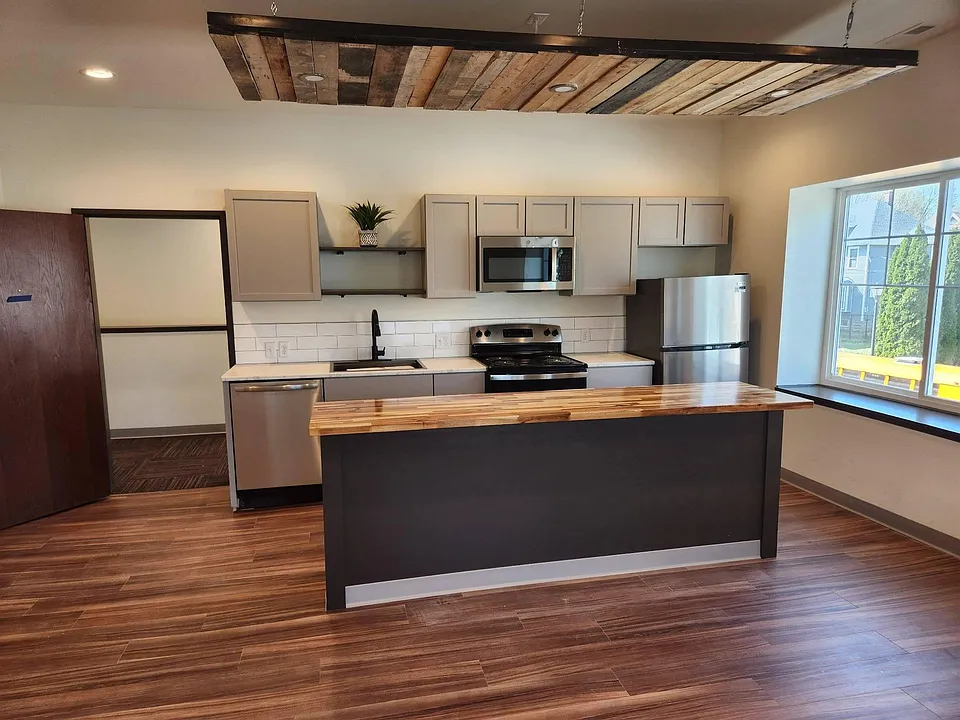 303 Congress Ave #8