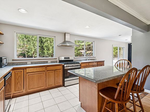 3rd image of 941 Willow Brook Road