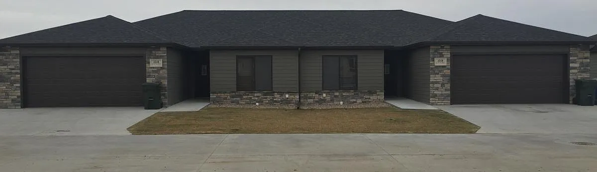 4 bed, $2,100 — Photo 1