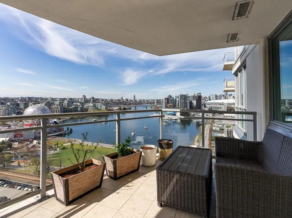 120 Milross Ave #2004, Vancouver, BC V6A 4K7