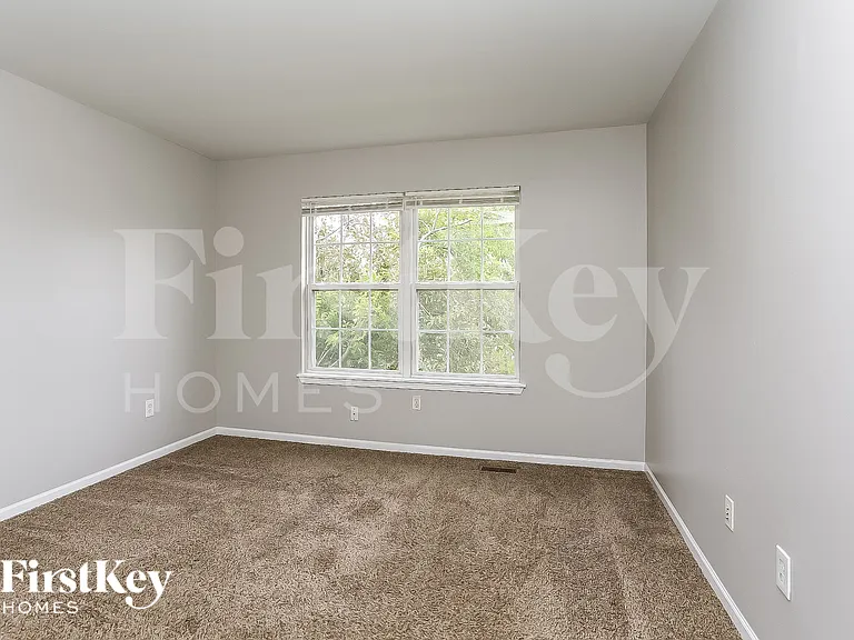 21439 W Georgetown Ct — Photo 6