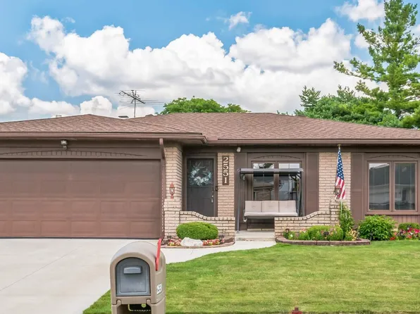 2551 Nadine Dr, Sterling Heights, MI 48310