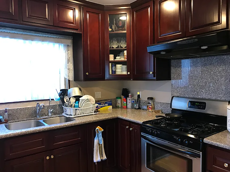 4638 Blackthorne Ave — Photo 18