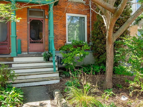 38 York St, Kingston, ON K7K 1P5