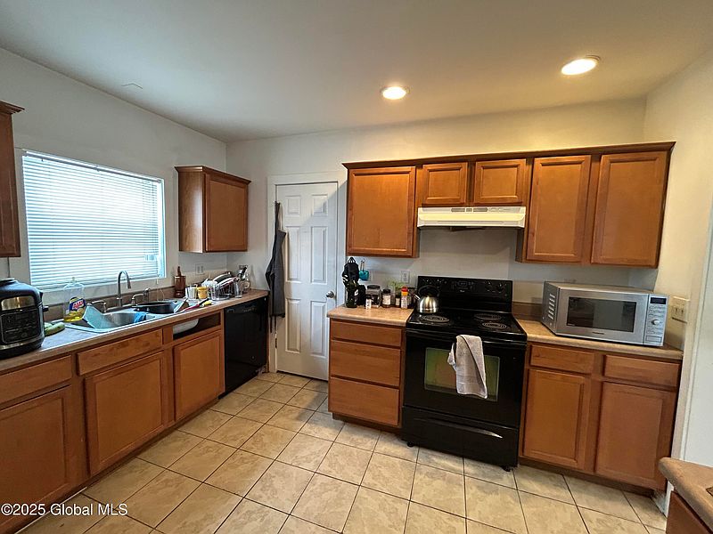 3rd image of 250 Vley Road