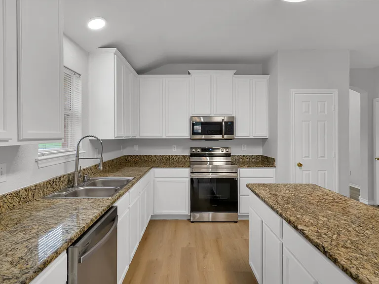 712 Riverhead Dr — Photo 11