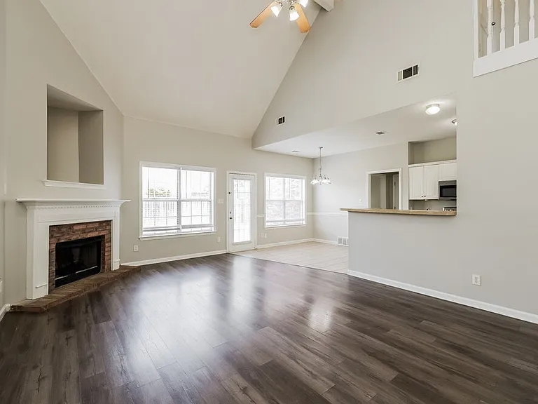 10076 Sutton Ridge Ln — Photo 4