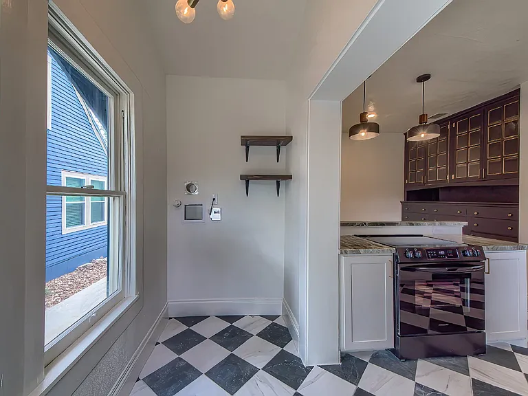 518 Queen Anne Ct — Photo 16